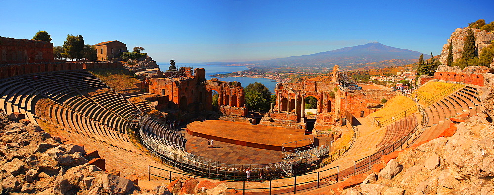 Teatro Greco (Greek Theatre), Taormina, Sicily, Italy, Europe