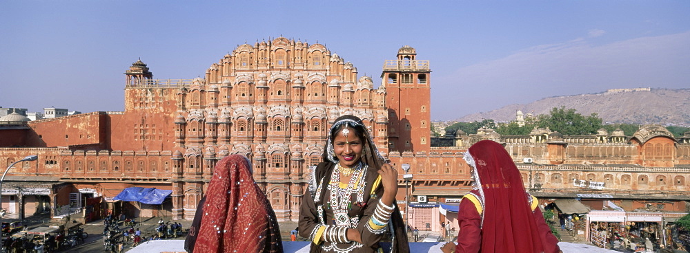 Women in saris in front of the facade of Hawa Mahal (Palace of the Winds), Jaipur, Rajasthan state, India, Asia