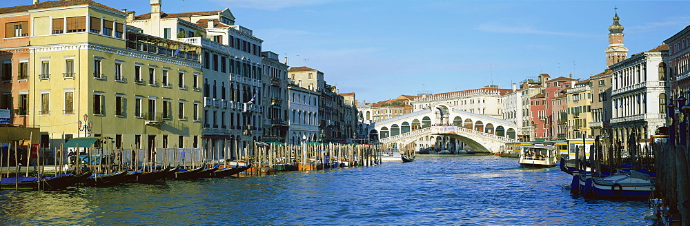 View along Grand Canal towards Rialto Bridge, Venice, UNESCO World Heritage Site, Veneto, Italy, Europe