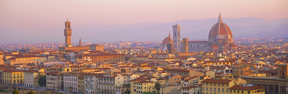 Dawn over Florence showing the Duomo and Uffizi, Tuscany, Italy