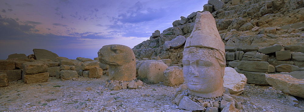 Ancient carved stone heads, Nemrut Dagi (Nemrut Dag), on summit of Mount Nemrut, UNESCO World Heritage Site, Cappadocia, Anatolia, Turkey, Asia Minor, Asia