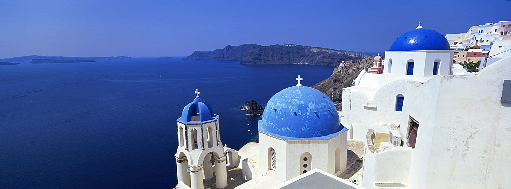 Village of Oia with blue-domed churches and whitewashed buildings, Santorini, Cyclades, Greek Islands, Greece, Europe