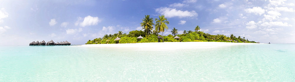 Panoramic view of tropical island of Dhuni Kolhu, Baa Atoll, Republic of Maldives, Indian Ocean, Asia