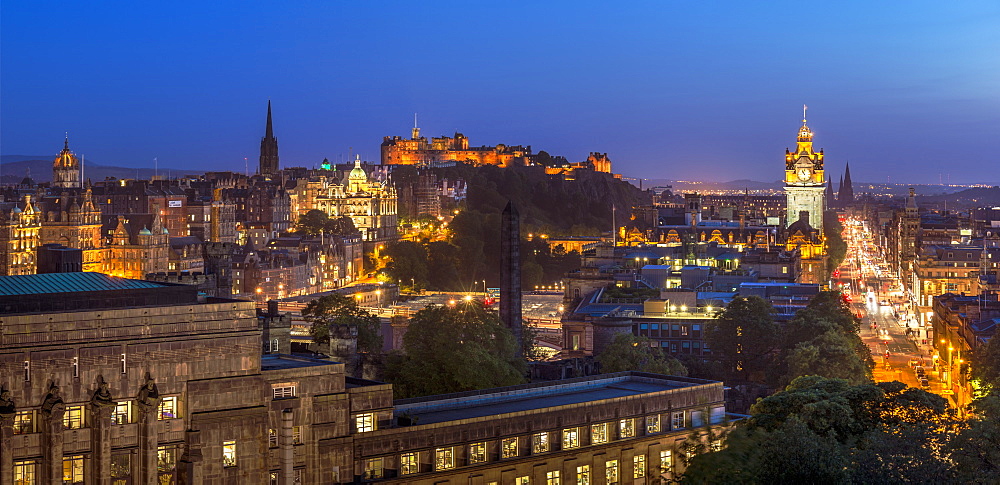 City centre panorama, Edinburgh castle and city skyline at night, Edinburgh, Midlothian, Scotland, United Kingdom, Europe