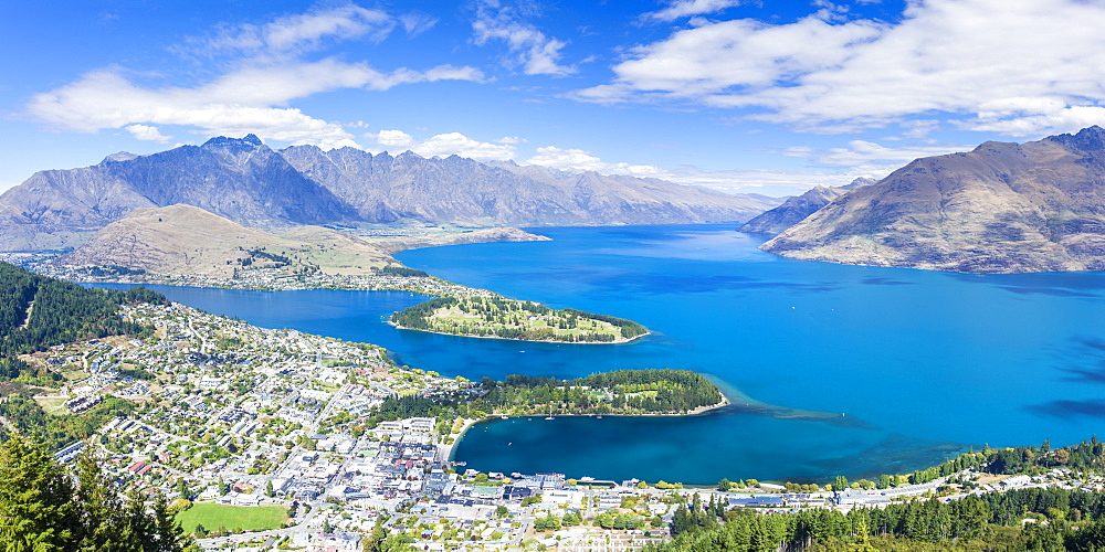 Aerial view of downtown Queenstown town centre, Lake Wakatipu and The Remarkables mountain range, Queenstown, Otago, South Island, New Zealand, Pacific