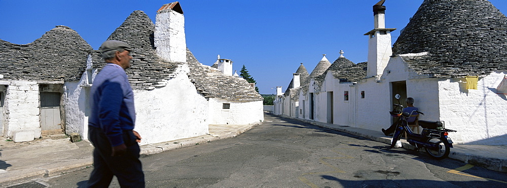 Trulli, typical dwellings, Alberobello, UNESCO World Heritage Site, Puglia, Italy, Europe