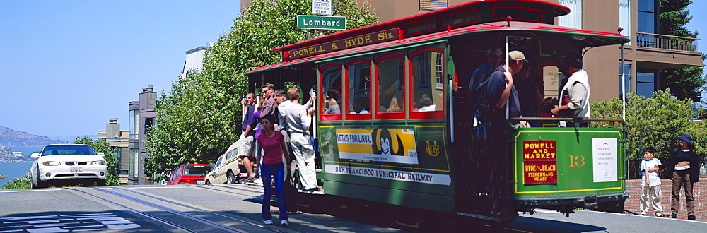 Cable car at Hyde Street, San Francisco