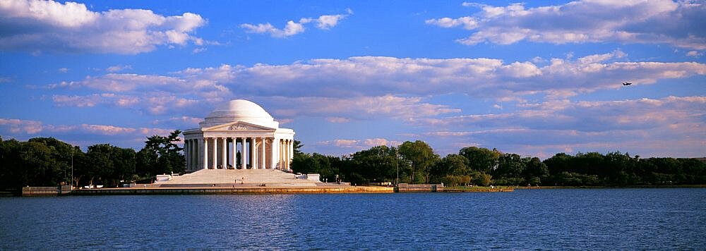 Monument on the waterfront, Jefferson Memorial, Washington DC, USA