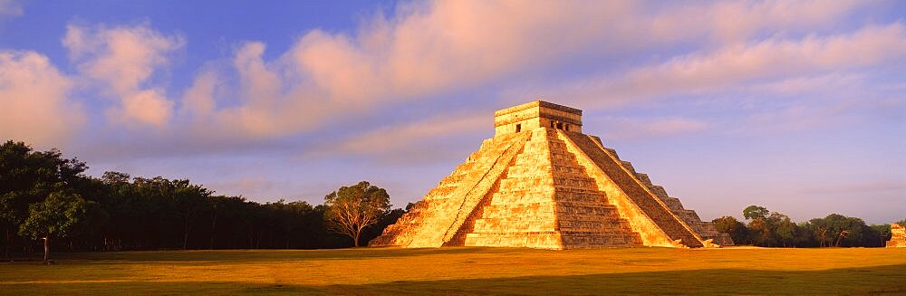 El Castillo Chichen Itza Yucatan Mexico