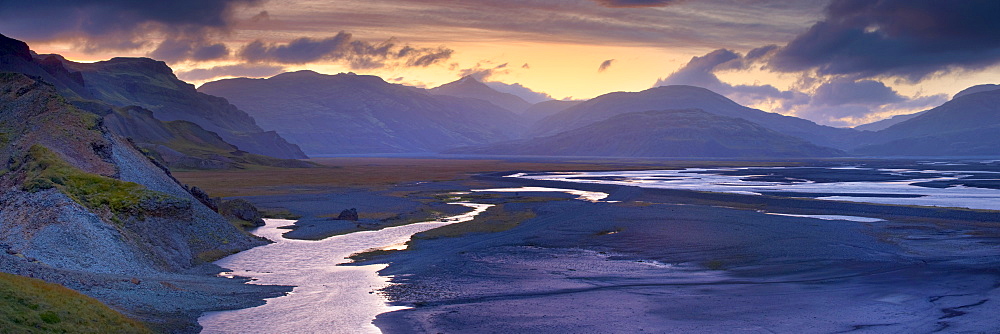 Vast glacial valley of Jokulsa i Loni, in the seldom visited Lonsoraefi region, Iceland's largest nature reserve, East Fjords region (Austurland), Iceland, Polar Regions