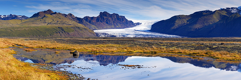 Skaftafellsjokull, impressive glacial tongue of the Vatnajokull ice cap in Skaftafell National Park, south-east Iceland (Austurland), Iceland, Polar Regions