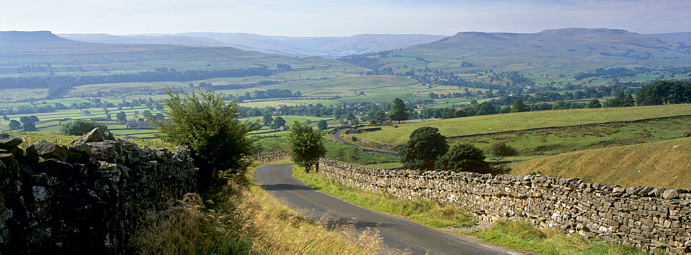 Road towards Wensleydale valley, Yorkshire Dales National Park, Yorkshire, England, United Kingdom, Europe