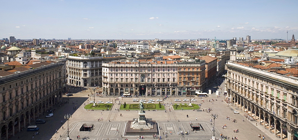 Piazza del Duomo (Cathedral Square), Milan, Lombardy, Italy, Europe