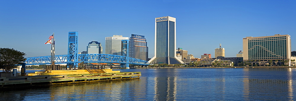 St. Johns River and Jacksonville skyline, Florida, United States of America, North America