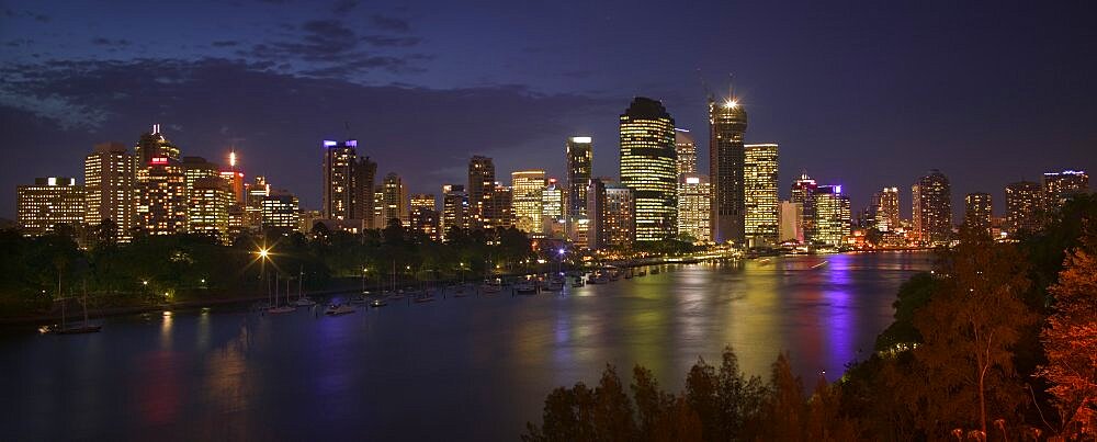 AUSTRALIA Brisbane Panoramic view of the city across the Brisbane River as dusk falls.    Travel State Capital Skyline Panorama CBD Architecture