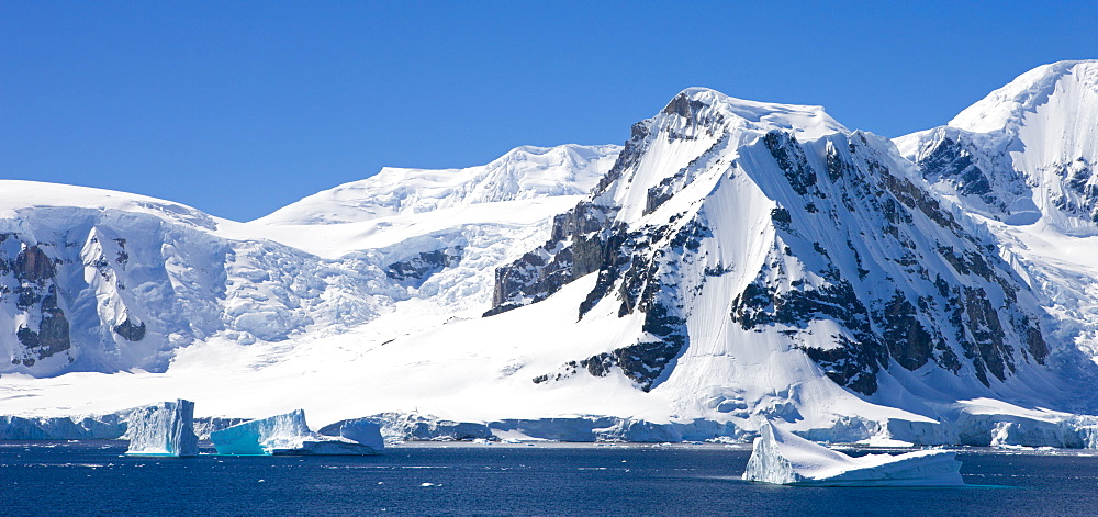 Icebergs and mountains on the Antarctic Peninsula, Antarctica, Polar Regions