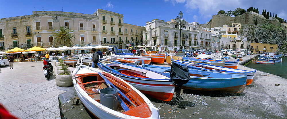 Marina Corta in morning light, Lipari, Aeolian Islands, UNESCO World Heritage Site, Sicily, Italy, Mediterranean, Europe