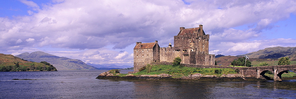 Eilean Donan Castle near Dornie, Western Ross, Loch Alsh, Highlands, Scotland, United Kingdom, Europe