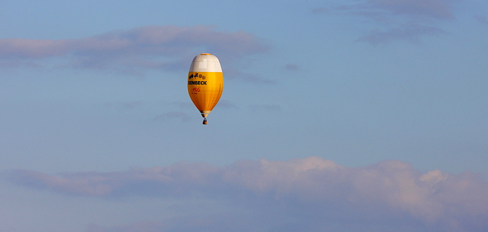 Aerial view, hot-air-balloon, 20th Warsteiner Montgolfiade, hot-air-balloon festival, Warstein, Sauerland, North Rhine-Westphalia, Germany, Europe