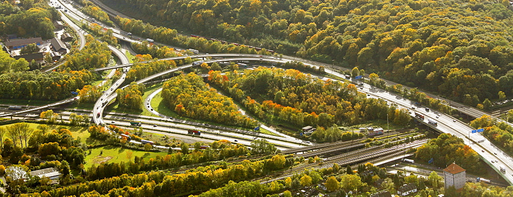 Aerial view, Duisburg-Kaiserberg spaghetti junction of the A3 and A40 highways, autumn, Duisburg, Ruhr Area, North Rhine-Westphalia, Germany, Europe