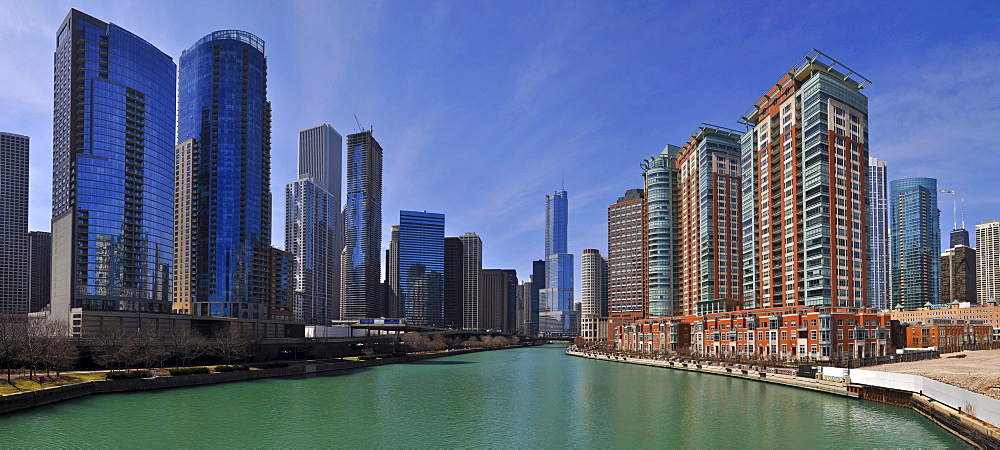 Chicago River and high-rise apartment buildings, Chicago, Illinois, USA