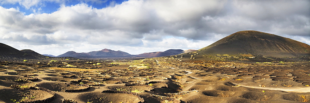 View on the Montanas del Fuego mountains, wine growing area of La Geria, Lanzarote, Canary Insen, Spain, Europe