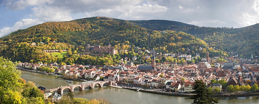 Panoramic views from Philosophenweg, philosopher's path, to the old town of Heidelberg, Baden-Wuerttemberg, Germany, Europe