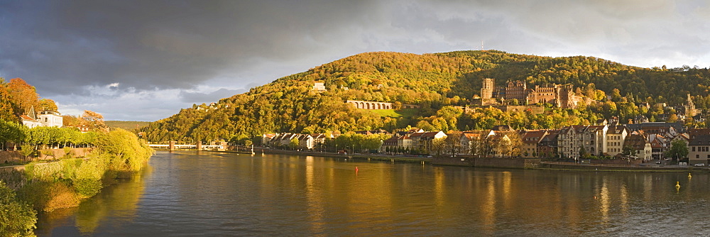 Neckartal, Neckar River Valley, near Heidelberg with the old town and the castle ruins, Heidelberg, Baden-Wuerttemberg, Germany, Europe