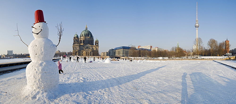 Snowman demonstration 2010 on the Schlossplatz square, Berlin, Germany, Europe