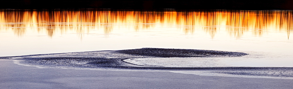 Ice formations, Lechstaustufe 22 barrage, Bavaria, Germany, Europe