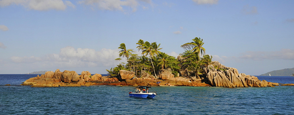 St. Pierre granite islet, off Praslin Island, Seychelles, Africa, Indian Ocean