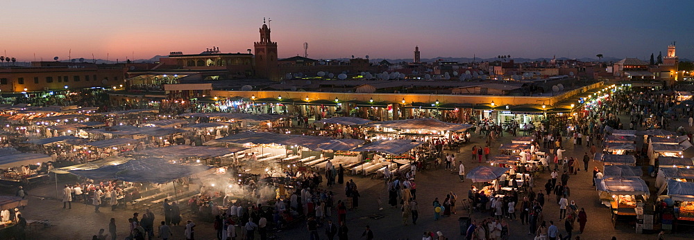 Djemaa el Fna, the famous medieval market, Djemaa el Fna, Medina, Marrakech, Morocco, Africa