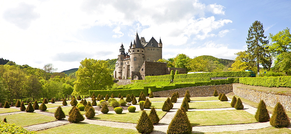 Schloss Buerresheim castle on a rocky spur in the Nettetal valley, municipality Sankt Johann near Mayen, Rhineland-Palatinate, Germany, Europe