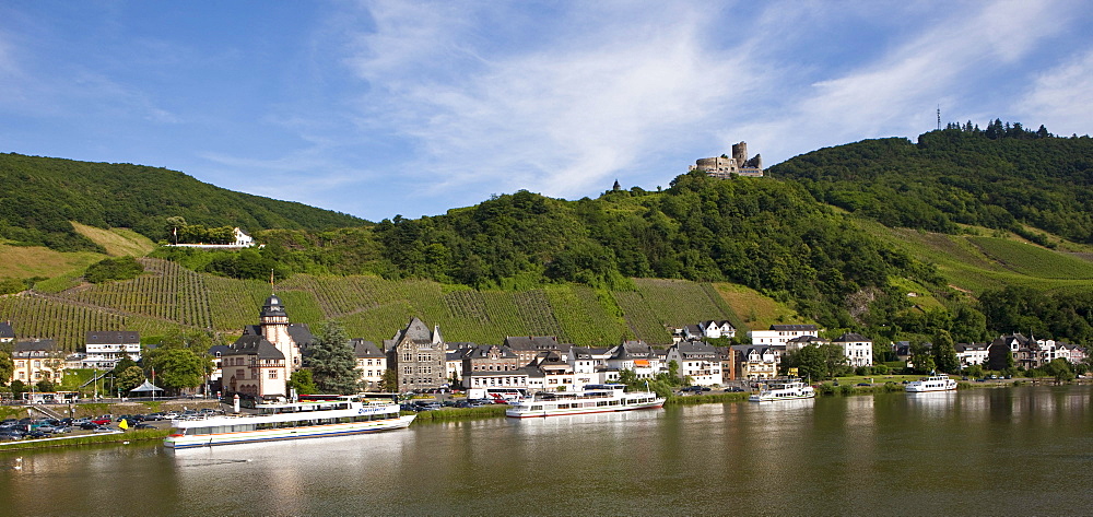 View of Bernkastel-Kues, in the back the castle ruin Landshut, Mosel river, Rhineland-Palatinate, Germany, Europe