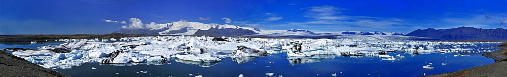 Glacial Lake Joekulsarlon, engl. glacial river lagoon, situated between the Skaftafell-National Park and Hoefn, with icebergs adrift, panoramic view, South Coast, Iceland, Europe