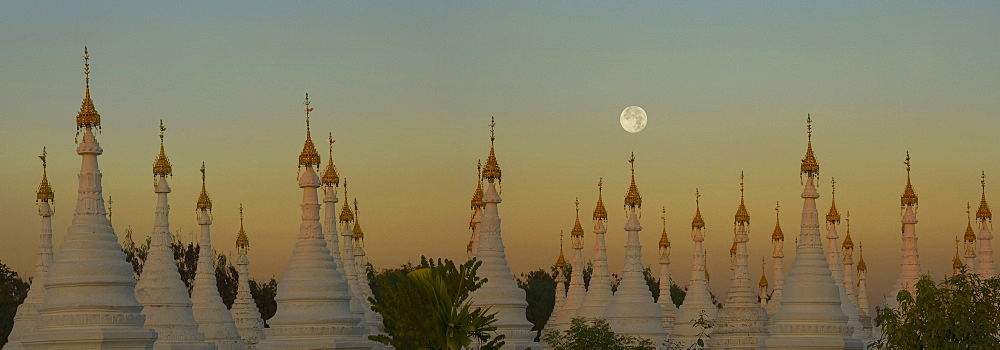 Sandamuni Pagoda at sunset, Mandalay, Myanmar, Burma, Southeast Asia