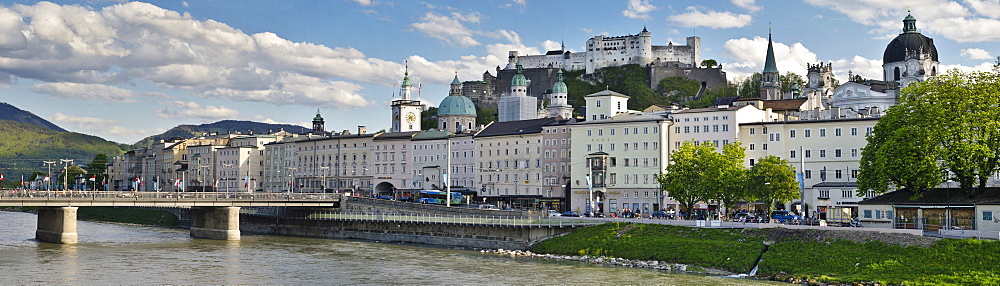 View of the historic centre of Salzburg and the Festung Hohensalzburg Fortress, River Salzach at front, Salzburg, Austria, Europe