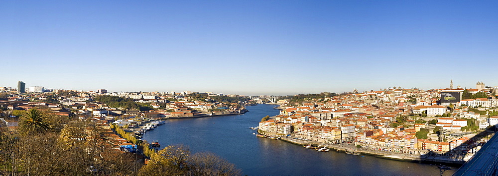 View from district Vila Nova de Gaia to the Old Town of Porto with River Rio Duoro, at the back Ponte de Arrabida Bridge, Porto, UNESCO World Heritage Site, Portugal, Europe