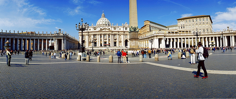 Peter's Square with cathedral st. Peter and residence of Pontifex, San Piedro, Rome, Italy/Vatican