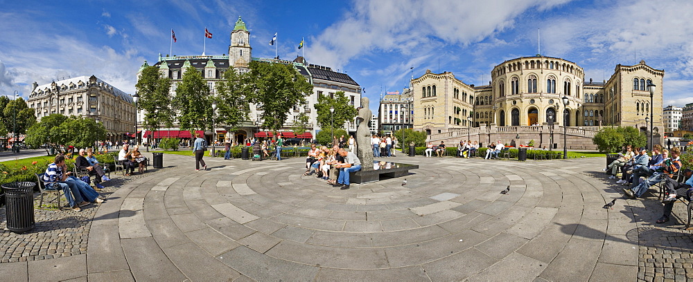 Square in front of the Storting (Norwegian Parliament completed 1866), Oslo, Norway, Scandinavia, Europe