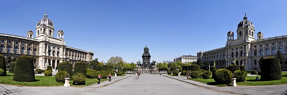 Natural History Museum (left), statue of Maria Theresa (centre) and the Art History Museum (right), Vienna, Austria, Europe