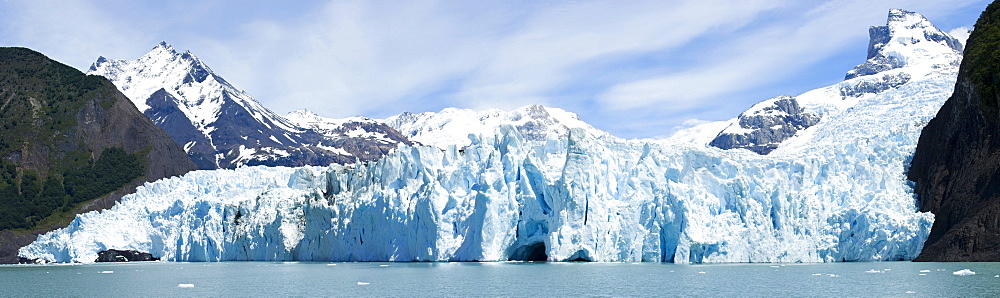 Panoramic shot of Spegazzini Glacier, Lago Argentina (Lake Argentina), Parque Nacional Los Glaciares (Los Glaciares National Park), Patagonia, Argentina, South America