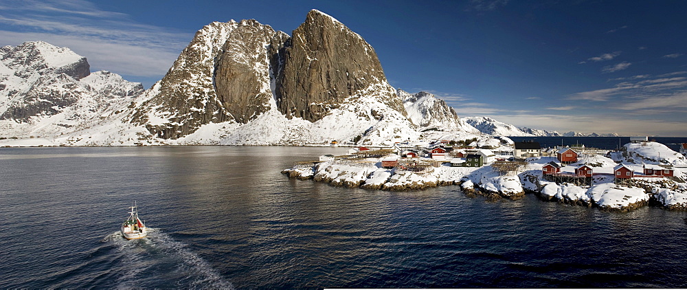 Rorbuer, traditional wooden houses, Reine, Lofoten Island of Moskenesoya, Lofoten Islands, North Norway, Norway, Europe