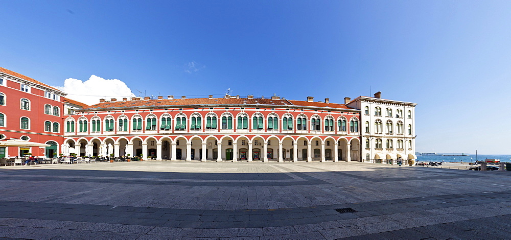 Hotel Bellevue, arcades, Trg Republike, Square of the Republic, Split, Central Dalmatia, Dalmatia, Adriatic coast, Croatia, Europe, PublicGround