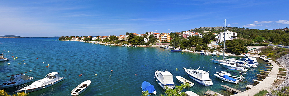 Small fishing harbour near the village of Zaboric, central Dalmatia, Dalmatia, Adriatic coast, Croatia, Europe, PublicGround