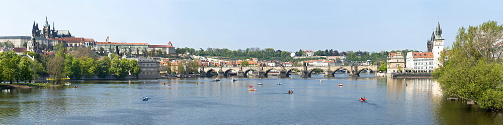 Panorama, Vitava River and Lesser Town, Mala Strana, with Prague Castle, Hradcany, Prague, Czech Republic, Europe