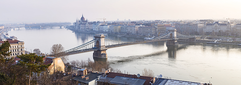 The Chain Bridge over the River Danube, UNESCO World Heritage Site, Budapest, Hungary, Europe