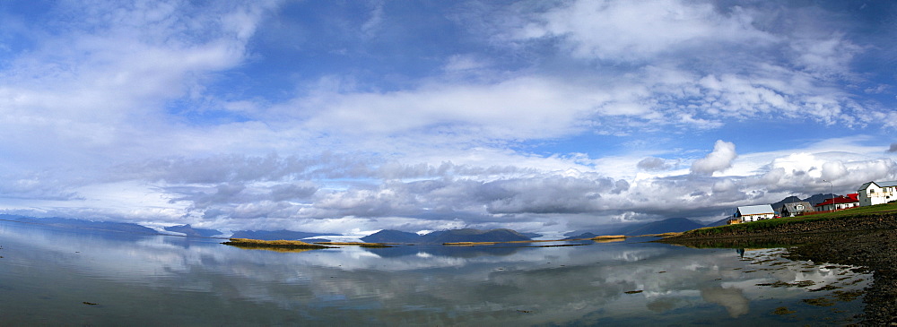 A panoramic view of picturesque Hofn ï¿½Ã¯ï¿½Â¿ï¿½Â½ï¿½Ãƒï¿½Âž Hornafirti along the remote southeastern coast of Iceland