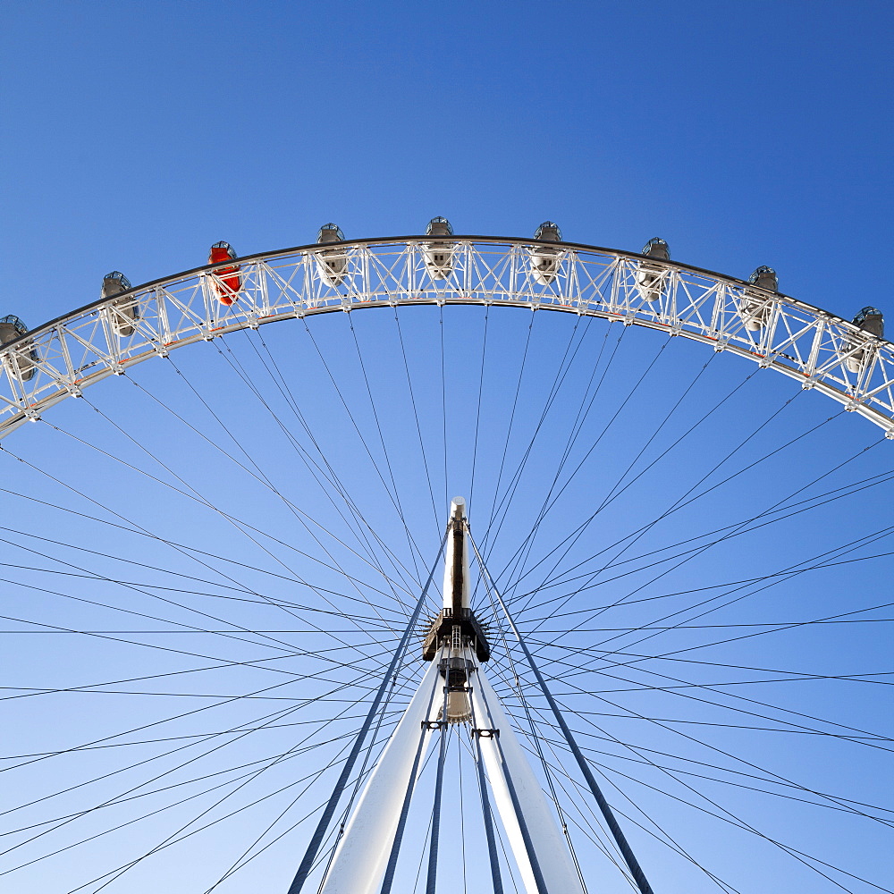 The London Eye on a bright sunny day, London, England, United Kingdom, Europe