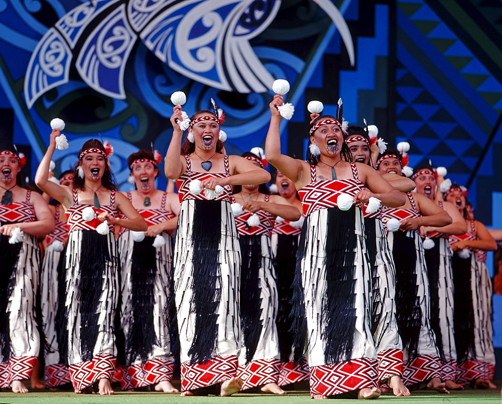 Rotorua Maori Arts Festival, Maori women singing on stage